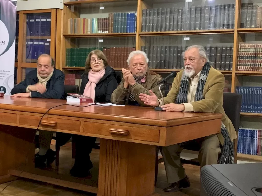 José Luis Córdova presentó su primer libro junto a amigos y colegas ...